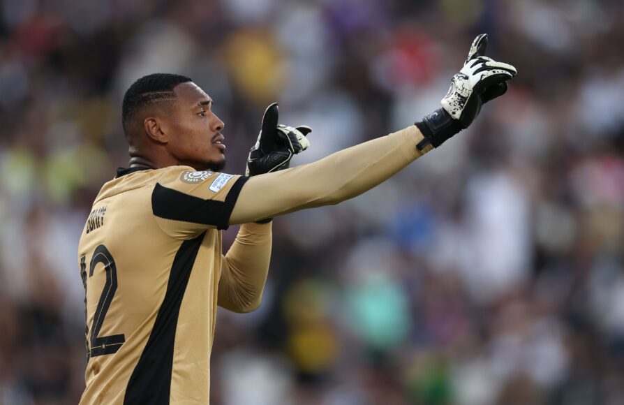 Manchester United lista oferta por el arquero de Botafogo: Confusión con cláusula