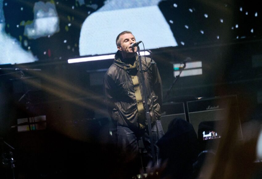 Oasis rinde emotivo homenaje a Diogo Jota en su concierto de Cardiff