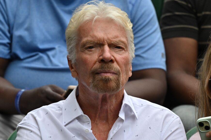 Eberechi Eze derrota a Richard Branson en ajedrez y recibe bebida en Mallorca