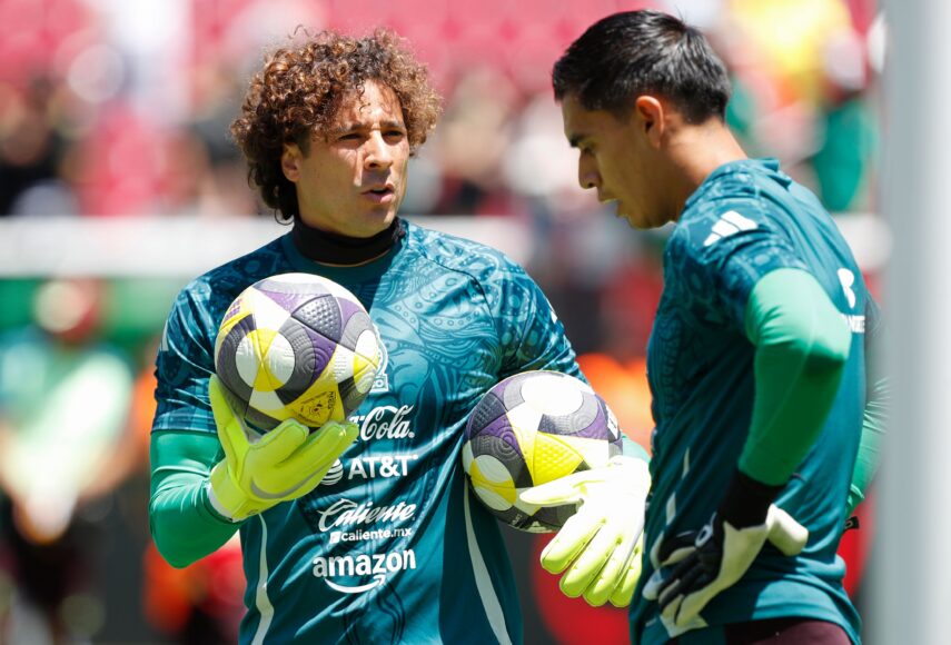Guillermo Ochoa busca su sexta selección al Mundial sin pedir favores