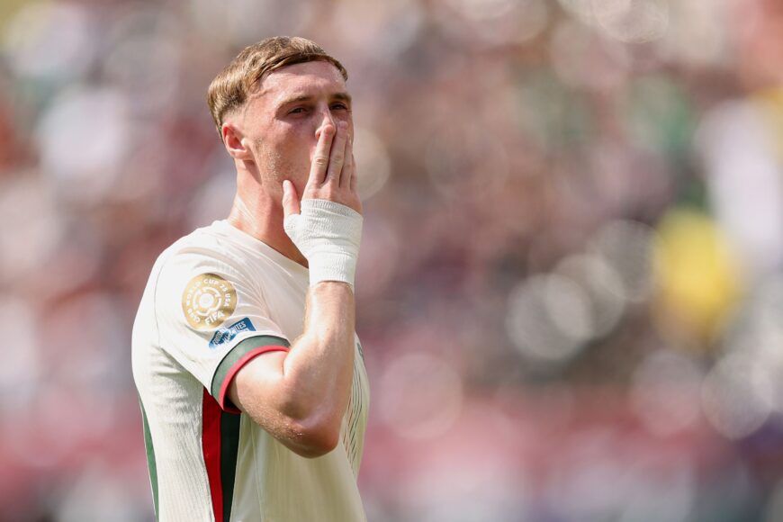 Cole Palmer grita a Nicolas Jackson tras fallar una oportunidad en semifinales