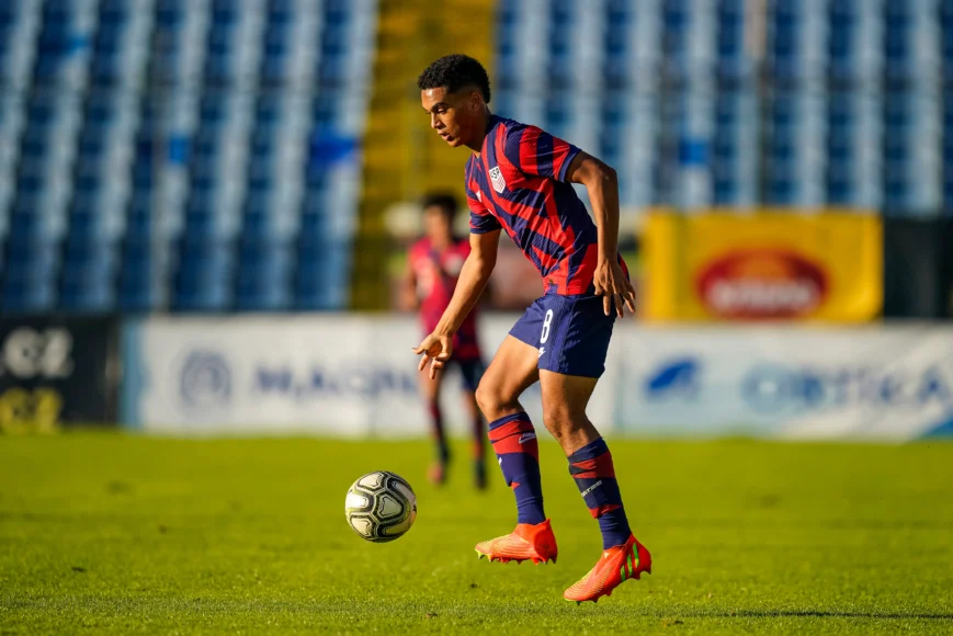 Pedro Soma, mediocampista del U20 de EE. UU., deja el Barcelona junto a seis más