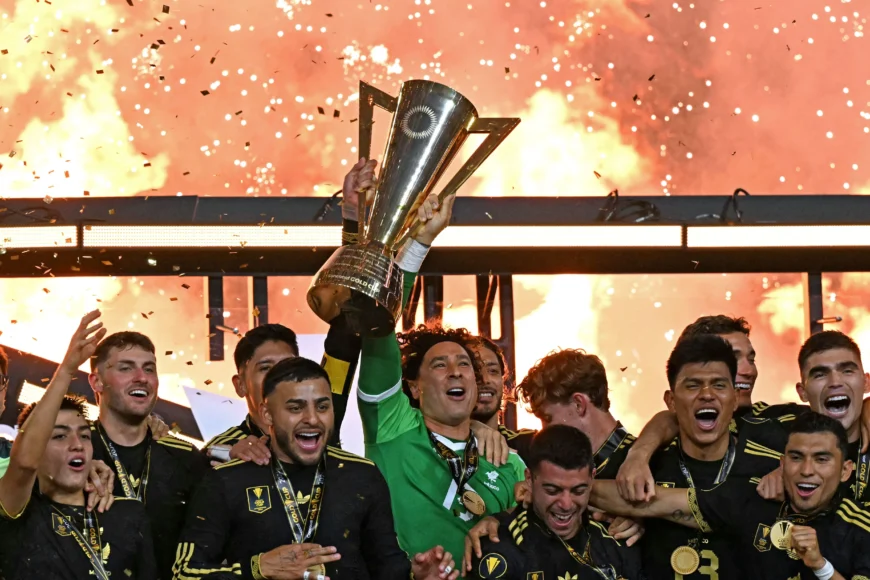 Javier Aguirre celebra con baile en vestuario tras triunfo de México sobre USMNT