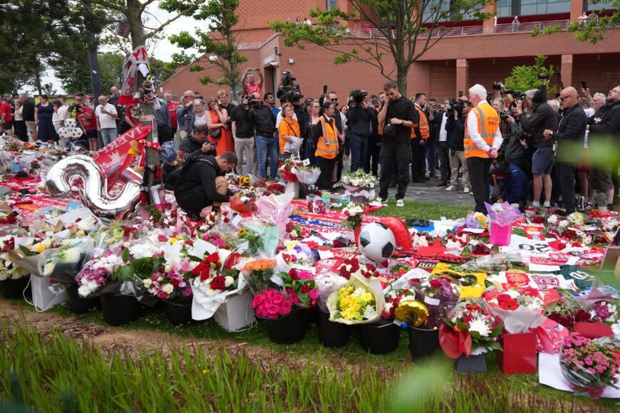 Jordan Henderson regresa a Anfield para rendir homenaje a Diogo Jota