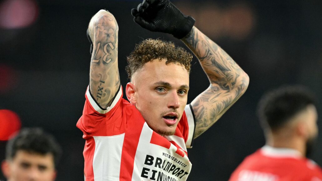 Napoli acuerda fee de €28M para fichar a Noa Lang del PSV, médico agendado
