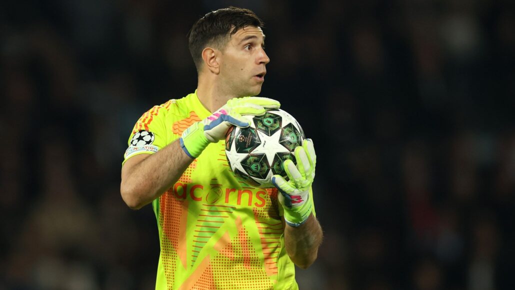 Emi Martinez recibe apoyo sorpresivo para traslado al Chelsea de leyenda francesa