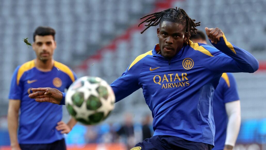 Spurs buscan a Yann Bisseck, competencia dura de Man Utd, Everton y West Ham