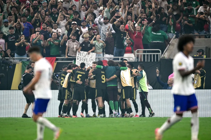 Tyler Adams anima a los aficionados tras la derrota en la final de la Copa Oro