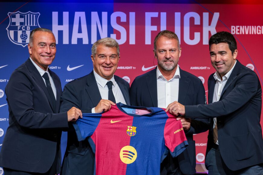 Hansi Flick expresa descontento por drama de registro de Barcelona en La Liga