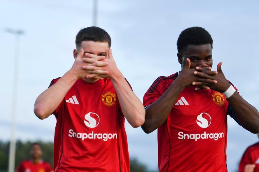 Kai Rooney se burla de Man Utd tras su gol con celebración icónica de boxeo