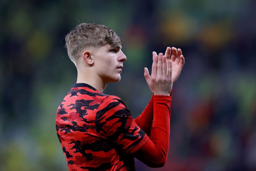 Hull City firma a exdefensor del Manchester United a pesar de sentencia suspendida