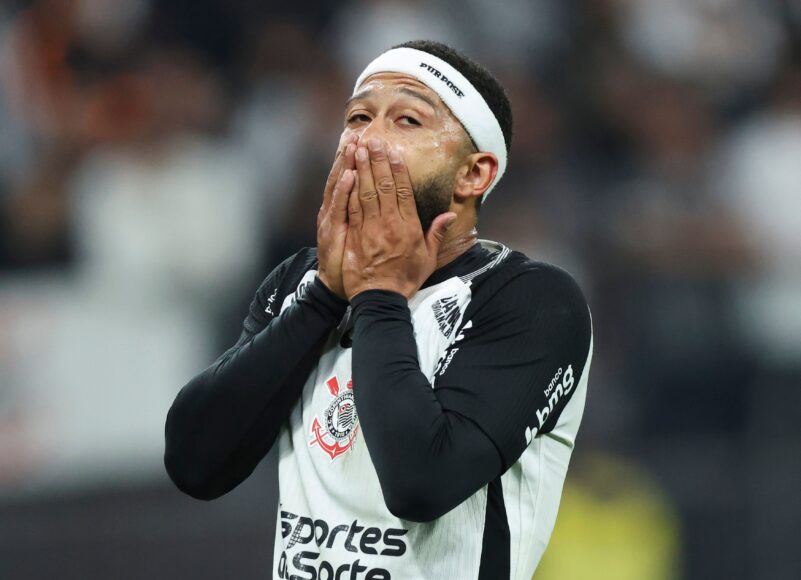 Memphis Depay espera pago de €1.7M de Corinthians mientras se ausenta en Brasil