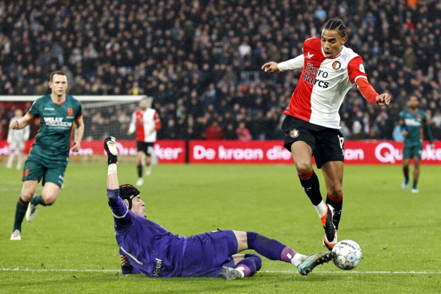 Celtic explora fichaje de Calvin Stengs del Feyenoord para el próximo verano
