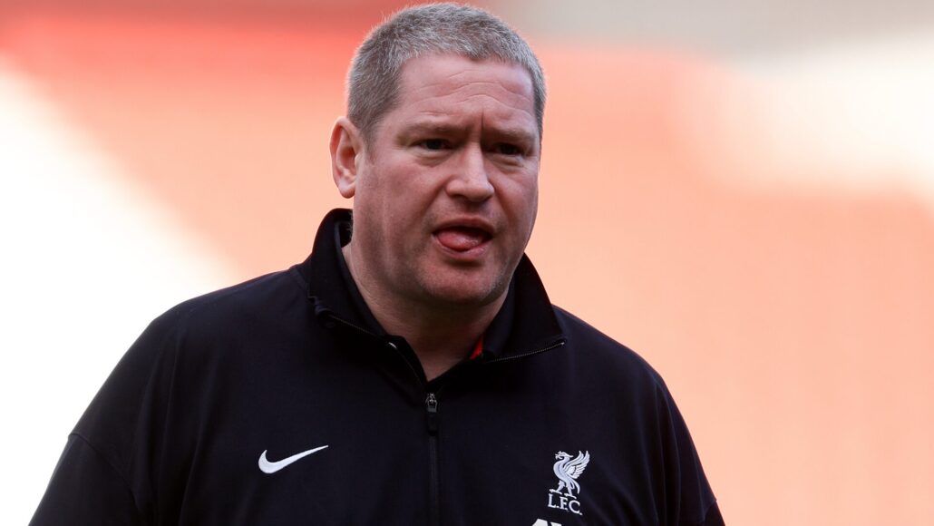 Matt Beard deja Burnley por puesto en Leicester tras despido de Amandine Miquel