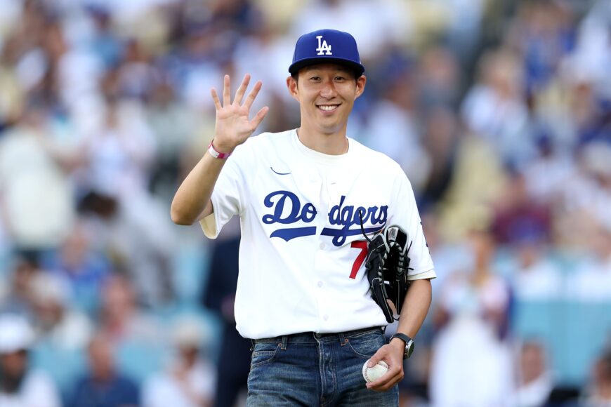 Son Heung-Min lanza la primera bola en Dodgers vs Reds en Dodger Stadium