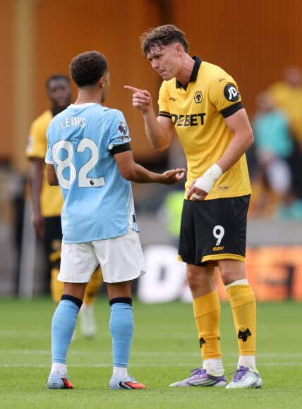 Newcastle busca reemplazo para Alexander Isak: delantero Jorgen Strand Larsen