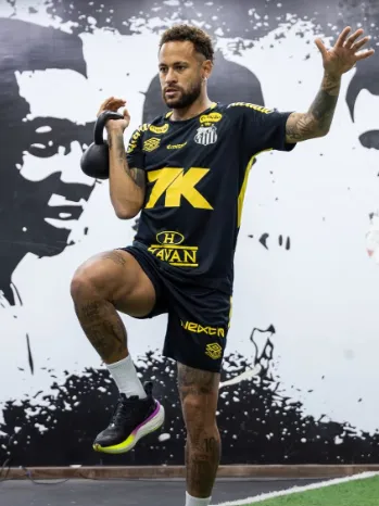 Neymar se pronuncia tras su ausencia en la selección de Brasil y entrena duro