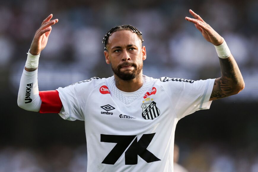 Amenaza de violencia a Neymar en tensa confrontación con hinchas de Santos