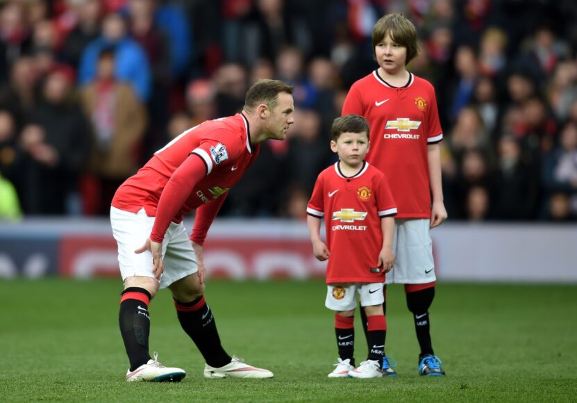 Wayne Rooney y Michael Carrick apoyan a sus hijos en el SuperCupNI 2023