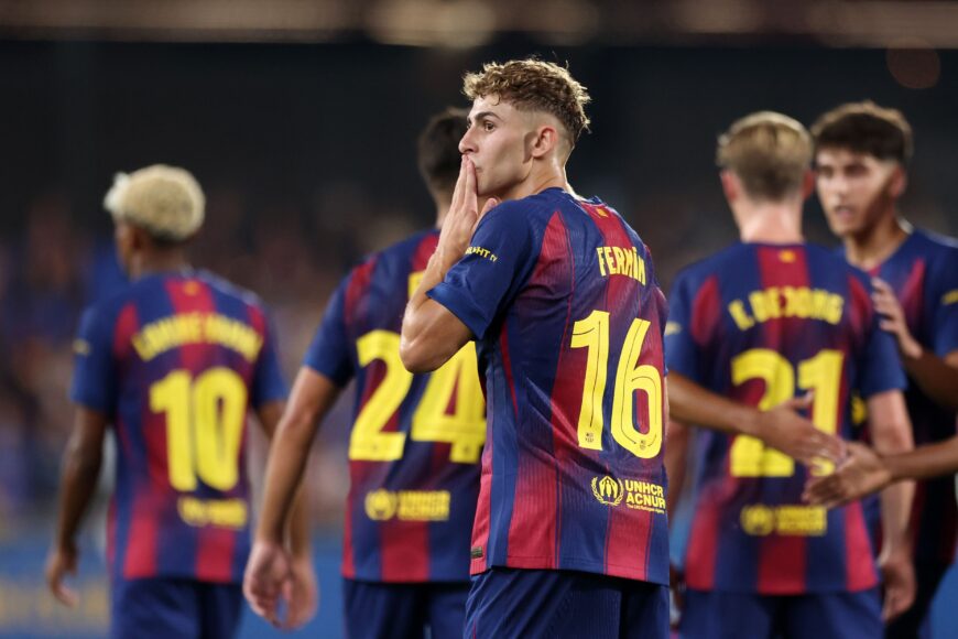 Xavi Simons llega a Londres para negociar su traspaso con Tottenham