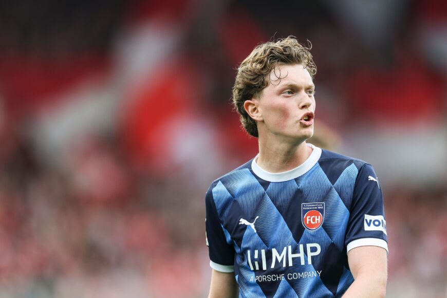 Bayern Múnich vende joven talento a PSV por €15 millones comparado con Wirtz