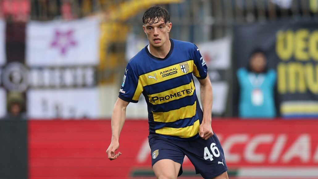 Liverpool negocia la firma de un defensa de Parma ante el interés de Inter y AC Milan