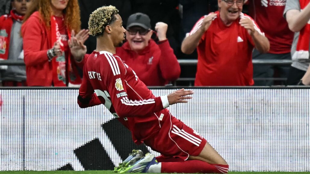 Mal augurio: Hugo Ekitike sigue los pasos de Darwin Núñez en su debut PL