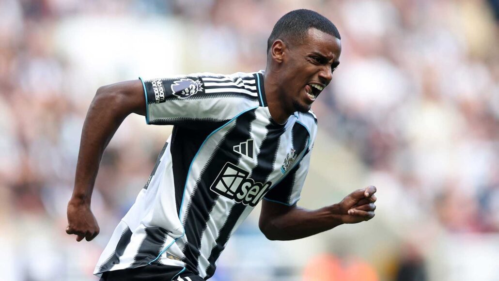 El compañero de Isak defiende al delantero tras conflicto por traspaso a Liverpool