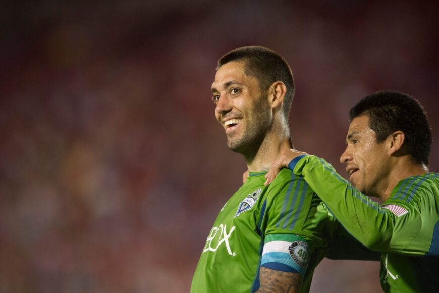 El Futbol Universitario en Crisis: Impacto de NIL y Academias MLS en su Futuro