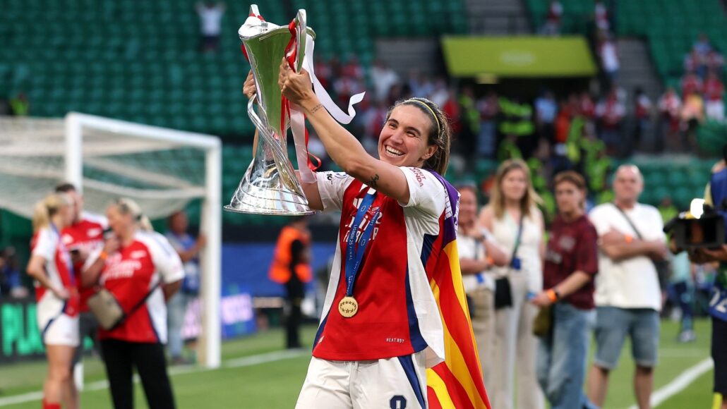 Mariona Caldentey de Arsenal se lleva el premio Jugadora del Año PFA