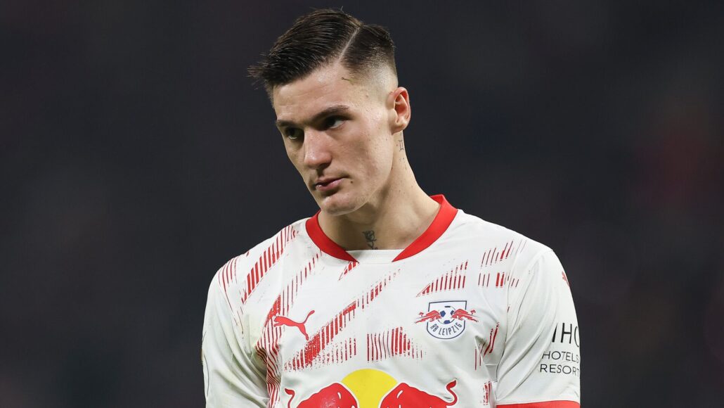 Newcastle intensifica búsqueda de Benjamin Sesko como posible reemplazo de Isak