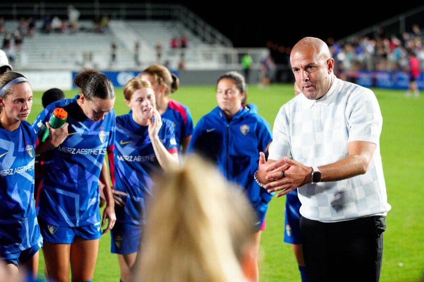 North Carolina Courage despide al entrenador Sean Nahas por múltiples factores