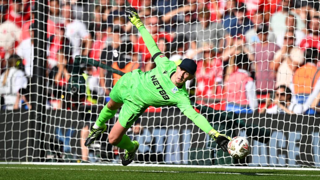 Dean Henderson sorprende a aficionados de Crystal Palace al pagar sus bebidas