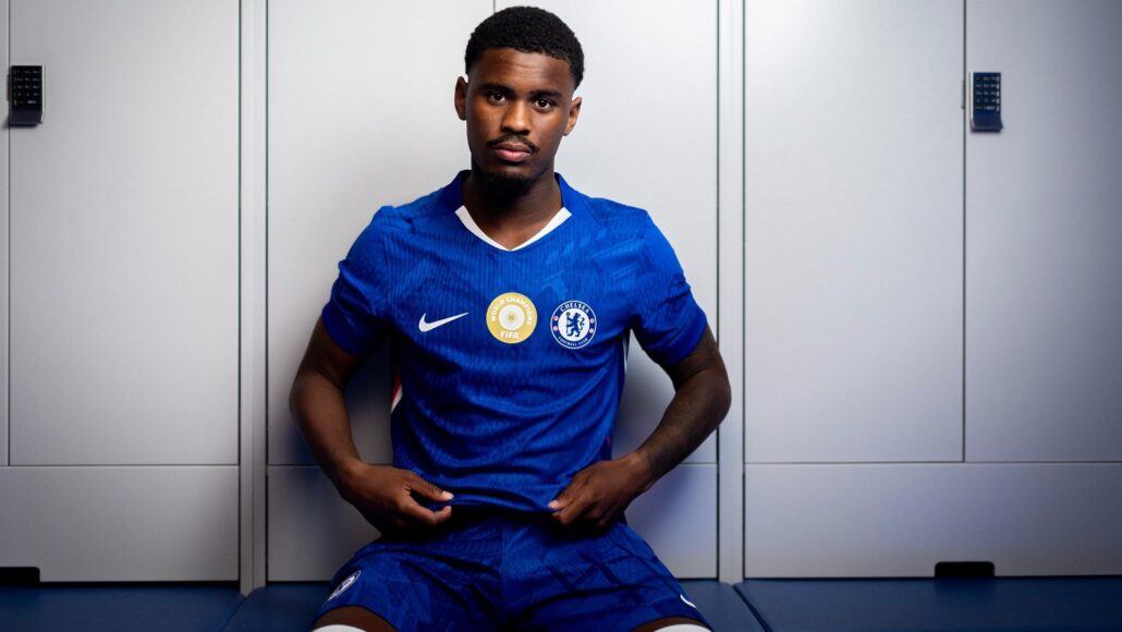 Chelsea no buscará defensa en el mercado tras la lesión de Levi Colwill