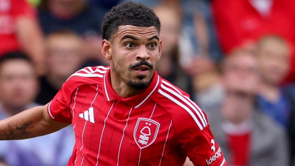 Tottenham hace nueva oferta por Gibbs-White tras amenaza legal de Forest