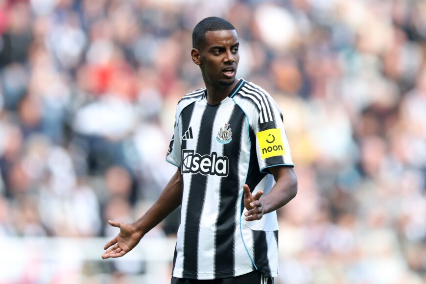 Alexander Isak debe dirigirse a los fans de Newcastle en medio de rumores sobre su salida