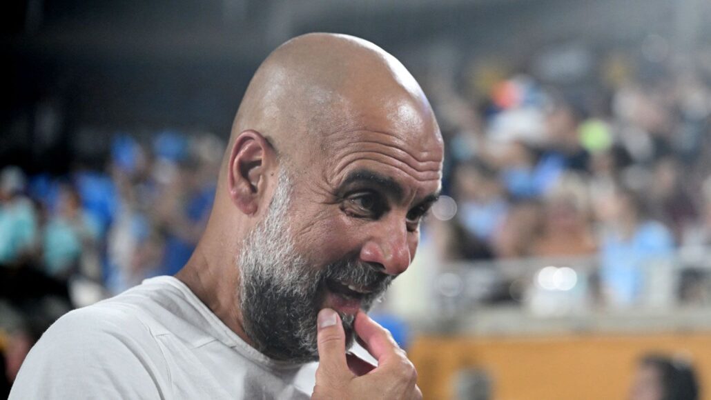 Guardiola exige que jugadores de Man City, Ederson y Savinho, abandonen el club