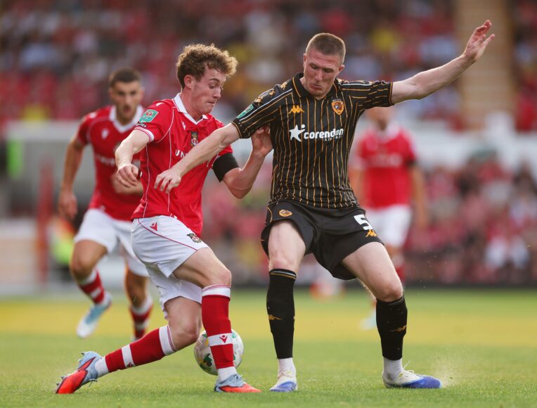 Wrexham y Birmingham compiten por joven promesa de Liverpool en el mercado