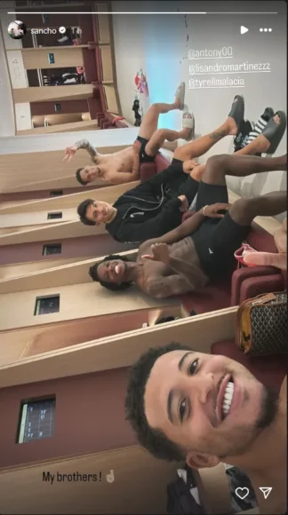 Jadon Sancho publica foto inesperada con miembros del ‘bomb squad’ de Man Utd