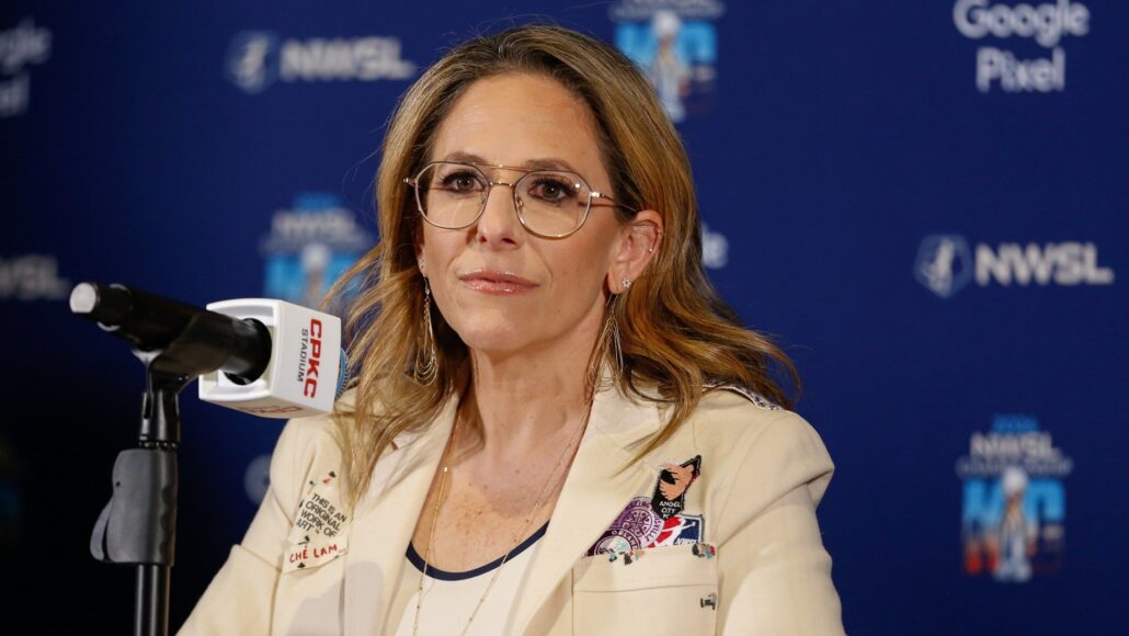 El comisionado de NWSL amenaza con multar al KC Current tras demora climática