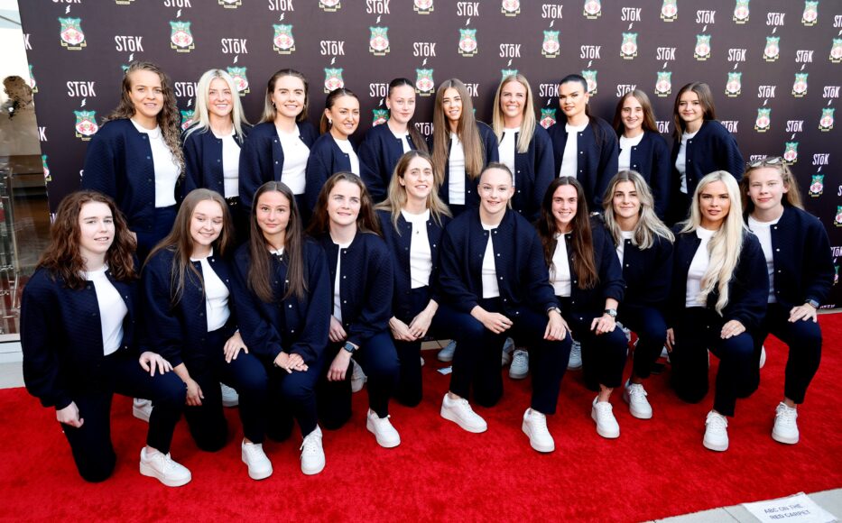 Estrella de Wrexham recibe uno de los mayores honores en fútbol femenino en Gales