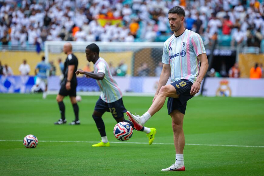 Dusan Vlahovic rechaza ofertas y se aleja de Juventus esta temporada