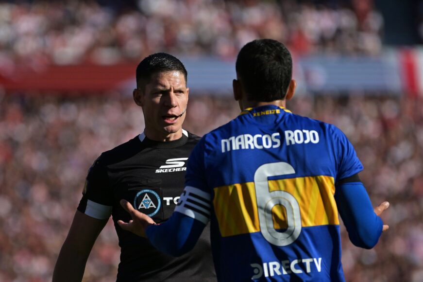 Marcos Rojo cambia de nombre en la camiseta por rivalidad divertida en su nuevo club