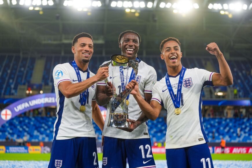 Nottingham Forest gasta £37.5m en Omari Hutchinson tras clasificar a Europa League