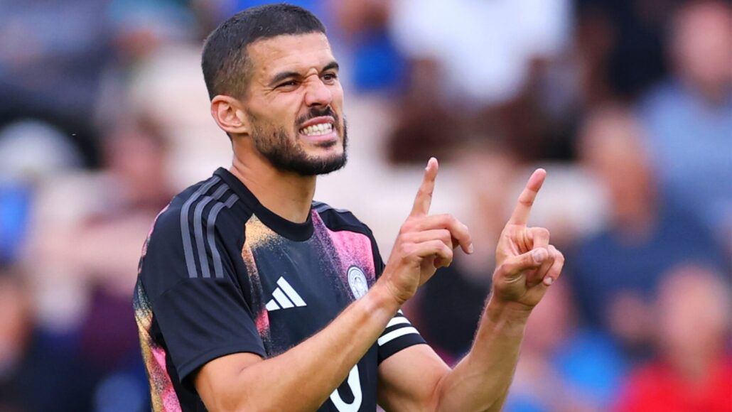 Ryan Reynolds podría unirse a Wrexham como defensor, sugiere Conor Coady