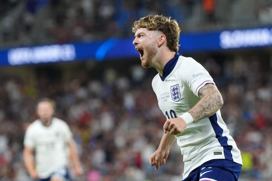 Aston Villa enfrenta críticas por el número de camiseta de Harvey Elliott