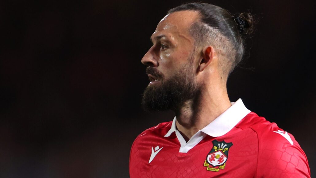 Ícono de Wrexham anuncia su retiro tras ser liberado por Reynolds y McElhenney