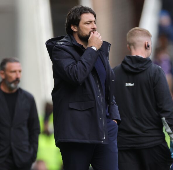 Russell Martin critica a los flops de Rangers por nadar en el frío Loch Lomond