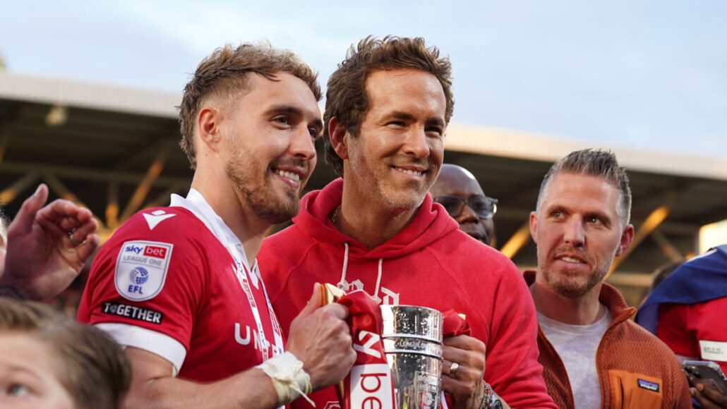Sueño de Ryan Reynolds y Rob McElhenney en la Premier League: play-offs a seis equipos