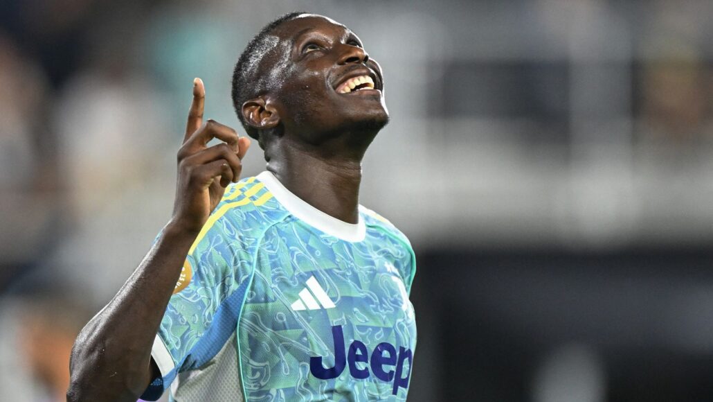 Tottenham logra sorpresivo préstamo de Randal Kolo Muani para su delantera